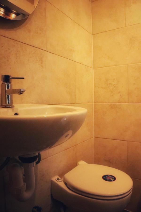 Lee Valley Lodge Чесхънт Екстериор снимка
