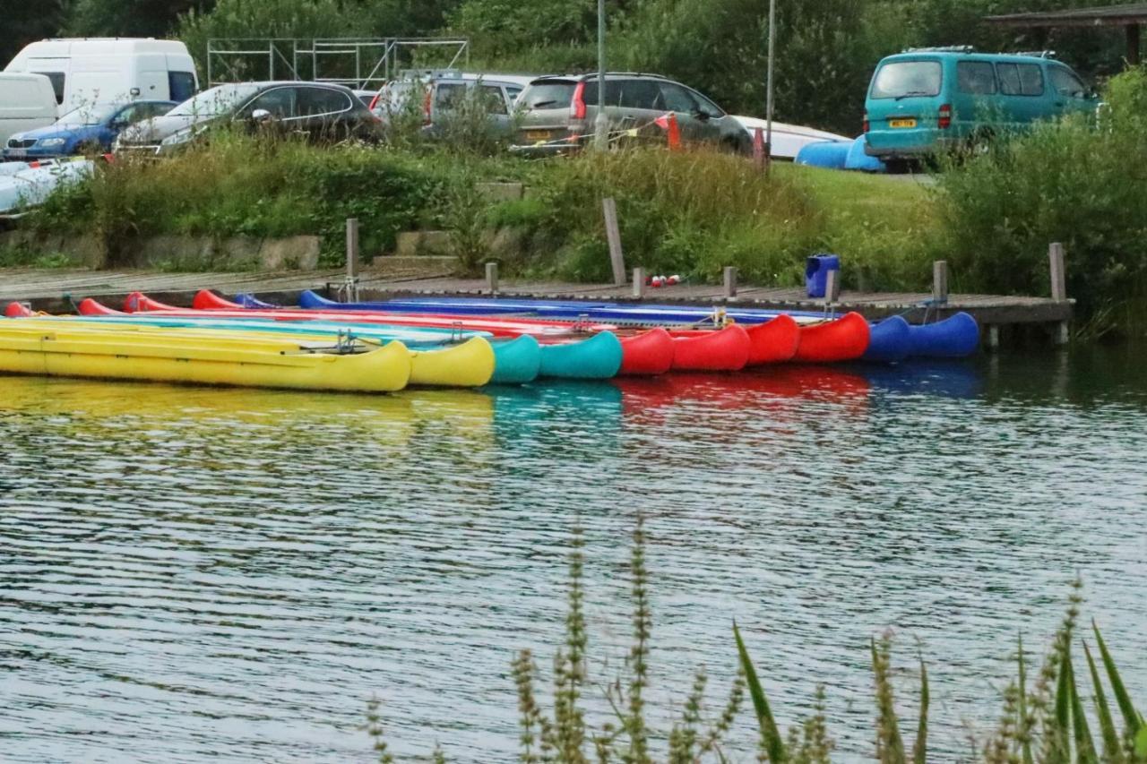 Lee Valley Lodge Чесхънт Екстериор снимка