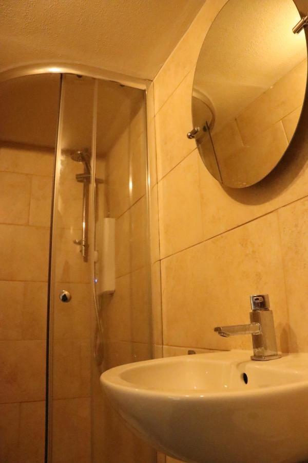 Lee Valley Lodge Чесхънт Екстериор снимка